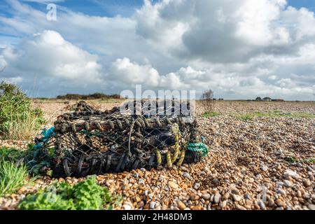 Dungeness, 30 ottobre 2021: La spiaggia di ghiaia a Dungeness nel Kent Foto Stock