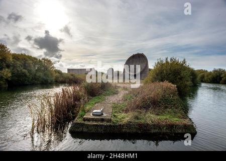 Dungeness, 30 ottobre 2021: Specchi sonori della seconda Guerra Mondiale a Denge, vicino a Dungeness nel Kent Foto Stock