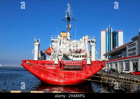 ODESA, UCRAINA - 30 OTTOBRE 2021 - l'icebreaker Noosphere (RRS James Clark Ross) è ormeggiato al terminal passeggeri del porto di Odesa, a sud Foto Stock