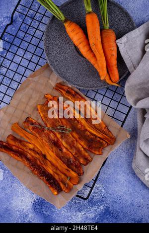 Pancetta vegetariana a base di piante di carota Foto Stock