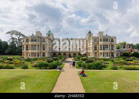 Audley End House, una casa di campagna e giardini giacobini in gran parte del XVII secolo vicino a Saffron Walden, Essex, Inghilterra Foto Stock