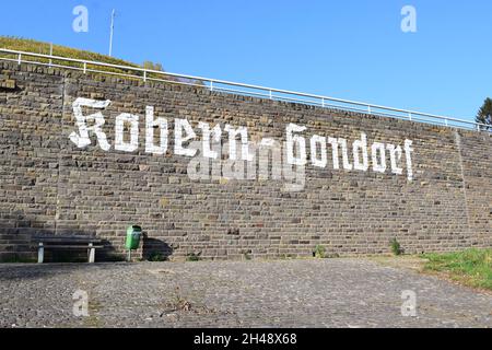 Segno di Kobern-Gondorf sul muro al lato Mosella Foto Stock