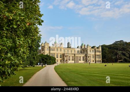 Audley End House, una casa di campagna giacobina del XVII secolo vicino a Saffron Walden, Essex, Inghilterra Foto Stock