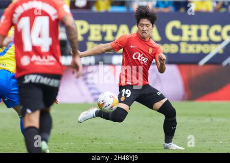 Kang-in Lee di RCD Mallorca durante il campionato spagnolo la Liga partita di calcio tra Cadice CF e RDC Mallorca il 31 ottobre 2021 allo stadio Nuevo Mirandilla di Cadice, Spagna - Foto: Joaquin Corchero/DPPI/LiveMedia Foto Stock