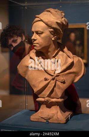 pic mostra: - Hogarth ed Europe Exhibition alla Tate Britain di Londra visto qui è un busto di terracotta di Hogarth circa 1741 da Roubillac 3 Novem Foto Stock