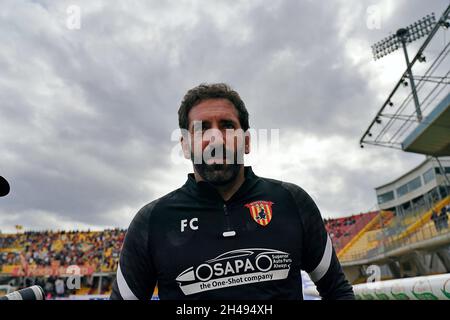 Benevento, Italia. 01st Nov, 2021. Coach Fabio Caserta (Benevento Calcio) durante Benevento Calcio vs Brescia Calcio, Campionato Italiano di Calcio BKT a Benevento, Italia, Novembre 01 2021 Credit: Independent Photo Agency/Alamy Live News Foto Stock