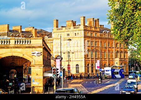 Stazione ferroviaria di York e Principal Hotel, York, Inghilterra Foto Stock