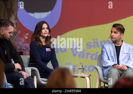 Stoccolma, Svezia. 01 Novembre 2021. Il principe Carl Philip e la principessa Sofia al lancio dell'installazione digitale # nejtillnäthat 2.0 a Stoccolma, Svezia, il 1° novembre 2021. Photo by Robet Eklund/Stella Pictures/ABACAPRESS.COM Credit: Abaca Press/Alamy Live News Foto Stock