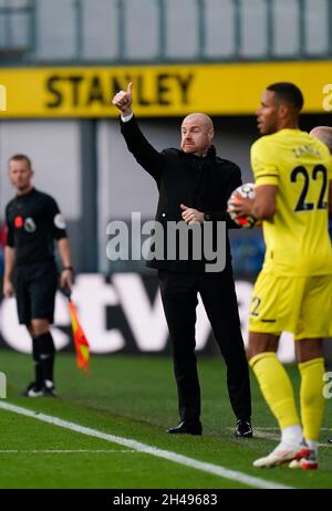 Il direttore di Burnley Sean Dyche urla le istruzioni Foto di Steve Flynn/AHPIX.com, Calcio: Premier League Match Burnley -V- Brentford a Turf Moor, B. Foto Stock