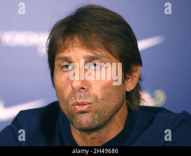 Antonio Conte, direttore di Chelsea durante una conferenza stampa al Cobham Training Ground il 11 agosto 2017 a Cobham, Inghilterra. Foto Stock