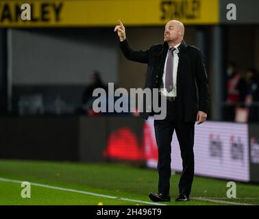 Burnley Manager Sean Dyche urla istruzioni: Foto di Steve Flynn/AHPIX.com, Calcio: Carabao Cup quarto turno partita Burnley -V- Tottenham Hotsp Foto Stock