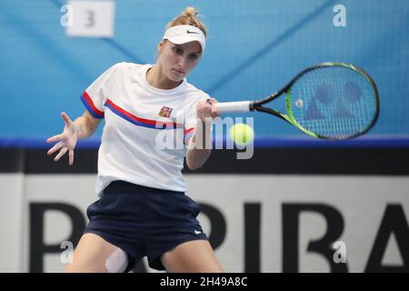Il tennista ceco Marketa Vondrousova si allena prima del tennis femminile Billie Jean King Cup (ex Fed Cup), il 29 ottobre 2021, a Praga, Repubblica Ceca Foto Stock