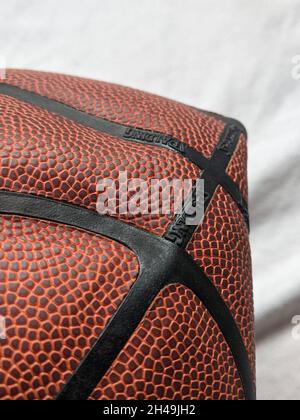 Spalding gold Series basket approvato da NBA. Foto Stock