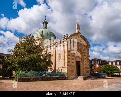 Esterno della chiesa di Saint-Vincent-de-Paul nella regione delle Landes, Francia Foto Stock