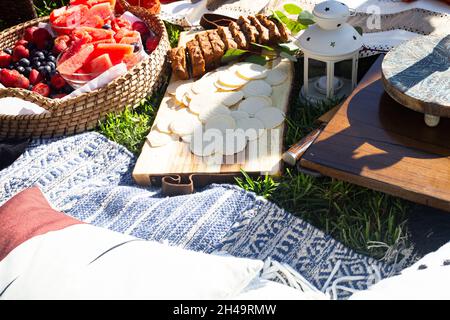 Babyshower sul picnic in aria con le ragazze Foto Stock