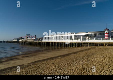 Numero uno Mare del Nord, Clacton molo Essex Regno Unito. Aprile 2021 Foto Stock