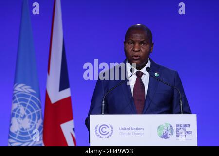 Il presidente della Repubblica Centrafricana Faustin-Archange Touadera parla alla cerimonia di apertura del vertice Cop26 presso lo Scottish Event Campus (SEC) di Glasgow. Data foto: Lunedì 1 novembre 2021. Foto Stock