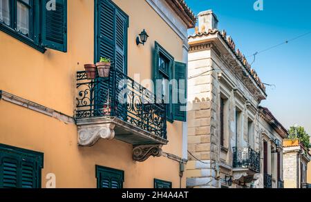 Facciate di case tradizionali ad Atene, Grecia. Foto Stock