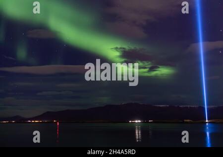 Aurora boreale su Reykjavík, Islanda Foto Stock