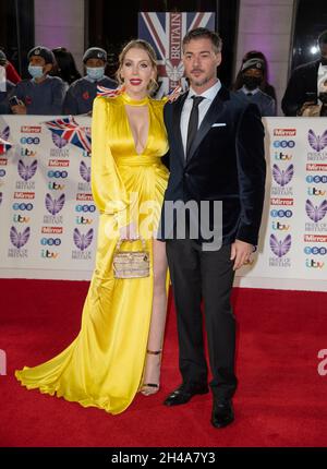 Londra, Regno Unito. 30 Ott 2021. Katherine Ryan e Bobby Kootstra partecipano ai premi Pride of Britain in collaborazione con TSB al Grosvenor House Hotel, Park Street a Londra. (Foto di Gary Mitchell/SOPA Images/Sipa USA) Credit: Sipa USA/Alamy Live News Foto Stock