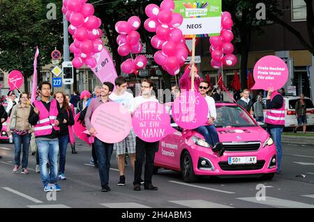 Vienna, Austria. Giugno 20, 2015. Rainbow Parade 2015 a Vienna Foto Stock