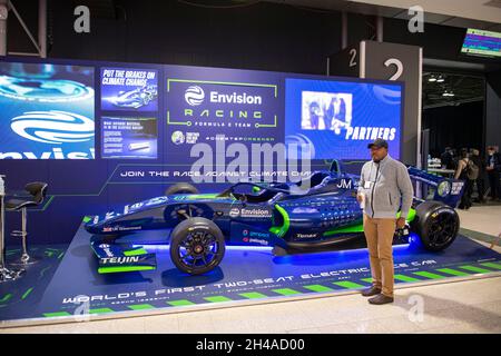 Glasgow, Scozia, Regno Unito. 1 novembre 2021. NELLA FOTO: Scene generali durante la serata alla COP26 Conferenza sul cambiamento climatico. Credit: Colin Fisher/Alamy Live News Foto Stock