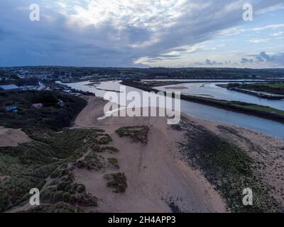 Vista aerea della spiaggia di Hayle fine ottobre 2021 a Cornovaglia, Inghilterra. Foto Stock