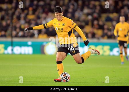 Wolverhampton, Regno Unito. 01 Novembre 2021. Hwang Hee-chan di Wolverhampton Wanderers in azione durante il gioco. Partita della Premier League, Wolverhampton Wanderers contro Everton al Molineux Stadium di Wolverhampton, Inghilterra, lunedì 1 novembre 2021. Questa immagine può essere utilizzata solo per scopi editoriali. Solo per uso editoriale, licenza richiesta per uso commerciale. Nessun uso in scommesse, giochi o un singolo club/campionato/player pubblicazioni. pic di Steffan Bowen/Andrew Orchard sport fotografia/Alamy Live news credito: Andrew Orchard sport fotografia/Alamy Live News Foto Stock