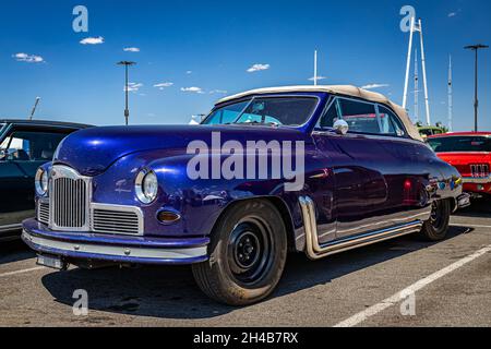 Reno, NV - 4 agosto 2021: 1948 Packard Super 8 Convertibile ad una fiera locale. Foto Stock