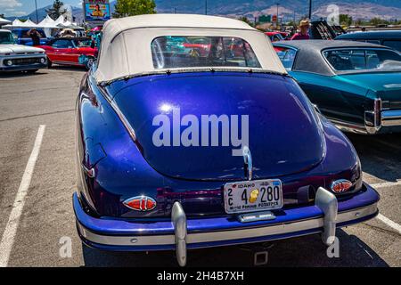 Reno, NV - 4 agosto 2021: 1948 Packard Super 8 Convertibile ad una fiera locale. Foto Stock