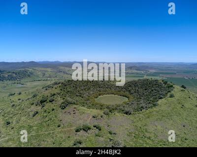 Il Monte le Brun, un vulcano estinto, contiene due grandi crateri vicino a Biggenden Queensland Australia Foto Stock