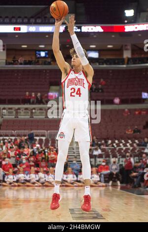 Columbus, Ohio, Stati Uniti. 1 novembre 2021. Ohio state Etzler (24) prende un colpo contro Indianapolis nel loro gioco a Columbus, Ohio. Credit: csm/Alamy Live News Foto Stock