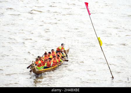 CAI Rang 07 luglio 2018. Dragon Boat Racing Festival della gente vietnamita sul fiume Can Tho Foto Stock