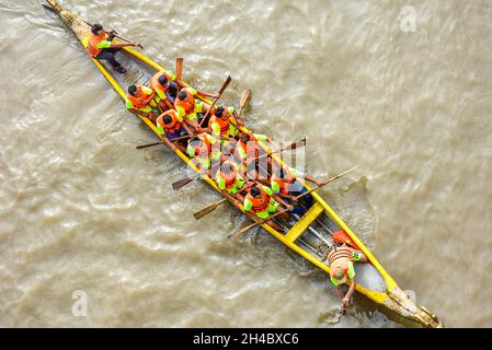 CAI Rang 07 luglio 2018. Dragon Boat Racing Festival della gente vietnamita sul fiume Can Tho Foto Stock