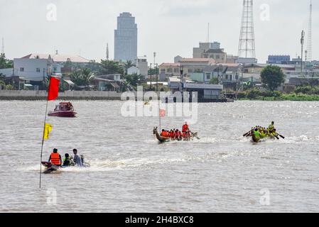 CAI Rang 07 luglio 2018. Dragon Boat Racing Festival della gente vietnamita sul fiume Can Tho Foto Stock