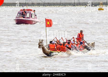 CAI Rang 07 luglio 2018. Dragon Boat Racing Festival della gente vietnamita sul fiume Can Tho Foto Stock