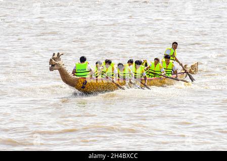 CAI Rang 07 luglio 2018. Dragon Boat Racing Festival della gente vietnamita sul fiume Can Tho Foto Stock