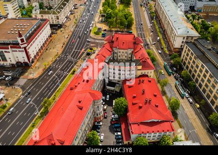 Vista dall'alto del centro storico di Minsk e Piazza Yakub Kolas. Città vecchia nel centro di Minsk e Independence Avenue.Belarus. Foto Stock