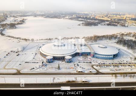 Gennaio 16, 2021.complesso moderno dell'istituzione culturale e sportiva statale Chizhovka-Arena a Minsk. Bielorussia. Foto Stock