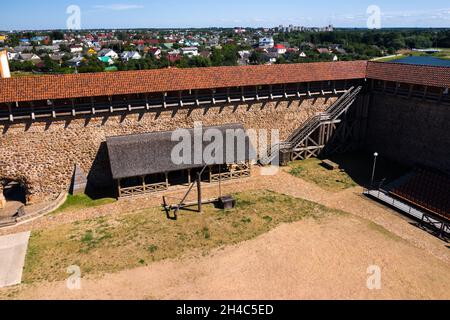 Vista dall'alto del castello medievale di Lida a Lida. Bielorussia. Castelli d'Europa. Foto Stock