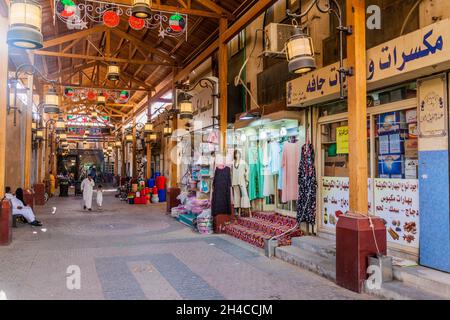 KUWAIT CITY, KUWAIT - 17 MARZO 2017: Vicolo nel mercato Souq nella città di Kuwait. Foto Stock