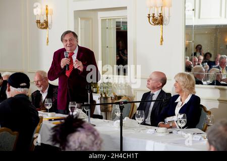 Barry Humphries Harry Mount, Bob Harris & Camilla Duchessa di Cornovaglia al Oldie of the Year Awards 2021 Foto Stock