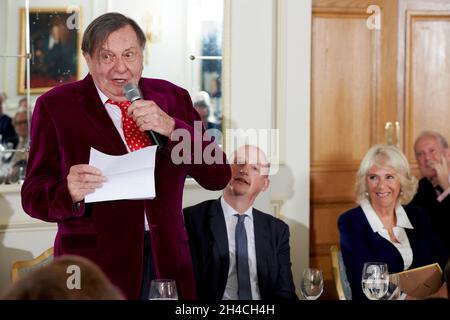 Barry Humphries Harry Mount & Camilla Duchessa di Cornovaglia al Oldie of the Year Awards 2021 Foto Stock