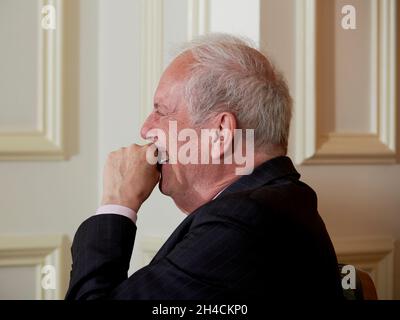 Gyles Brandreth ai premi Oldie of the Year 2021 Foto Stock