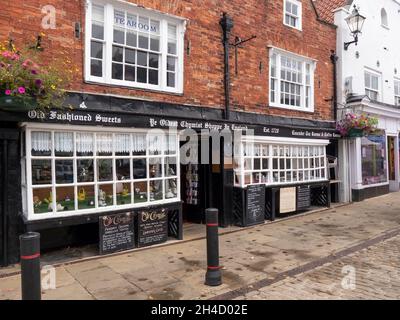 YE più antico negozio di chimica in Inghilterra Knaresborough Foto Stock