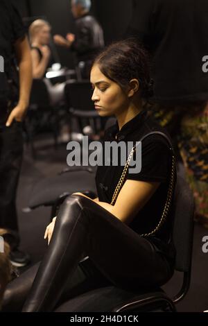 Backstage alla collezione di abbigliamento donna Primavera/Estate 2018 di Elisabetta Franchi a Milano. 22 sez. 2017 Foto Stock