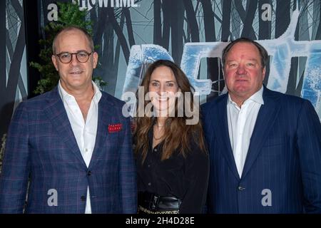 New York, Stati Uniti. 01 Novembre 2021. CEO di Showtime Networks David Nevins, Jana Winograde e CEO di Viacom CBS Robert M. Bakish partecipano alla prima mondiale della serie 'Dexter: New Blood' ad Alice Tully Hall, Lincoln Center a New York City. (Foto di Ron Adar/SOPA Images/Sipa USA) Credit: Sipa USA/Alamy Live News Foto Stock