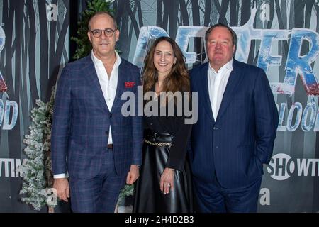 New York, Stati Uniti. 01 Novembre 2021. CEO di Showtime Networks David Nevins, Jana Winograde e CEO di Viacom CBS Robert M. Bakish partecipano alla prima mondiale della serie 'Dexter: New Blood' ad Alice Tully Hall, Lincoln Center a New York City. (Foto di Ron Adar/SOPA Images/Sipa USA) Credit: Sipa USA/Alamy Live News Foto Stock