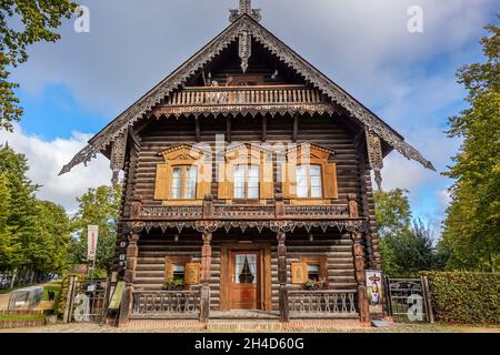 Holzhaus, Russische Kolonie Alexandrowka, Potsdam, Brandeburgo, Deutschland Foto Stock