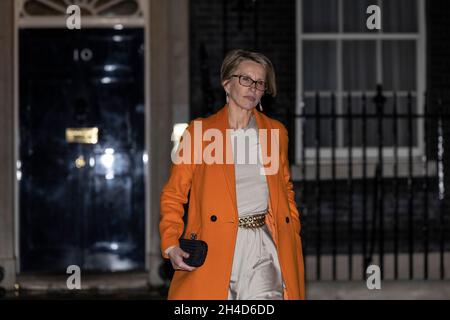 Il primo Ministro invita i leader aziendali mondiali, tra cui Emma Walmsley CEO di GlaxoSmithKline, a 10 Downing Street per stabilire la "Gran Bretagna globale". Foto Stock